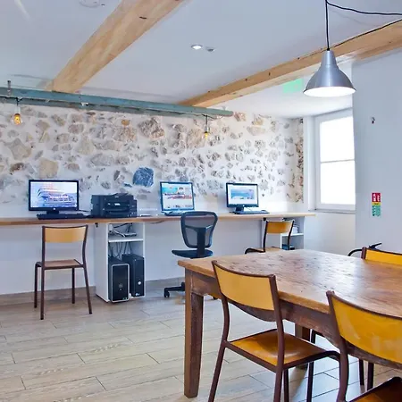 Auberge de jeunesse Oasis *